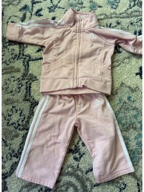 Adidas sweatsuit size 3m